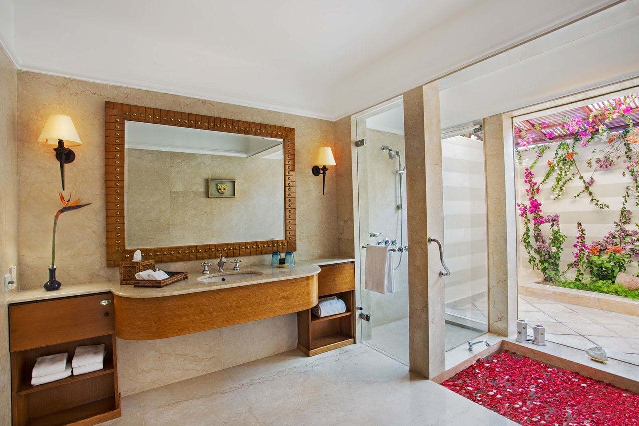 rooms-superior-deluxe-suite