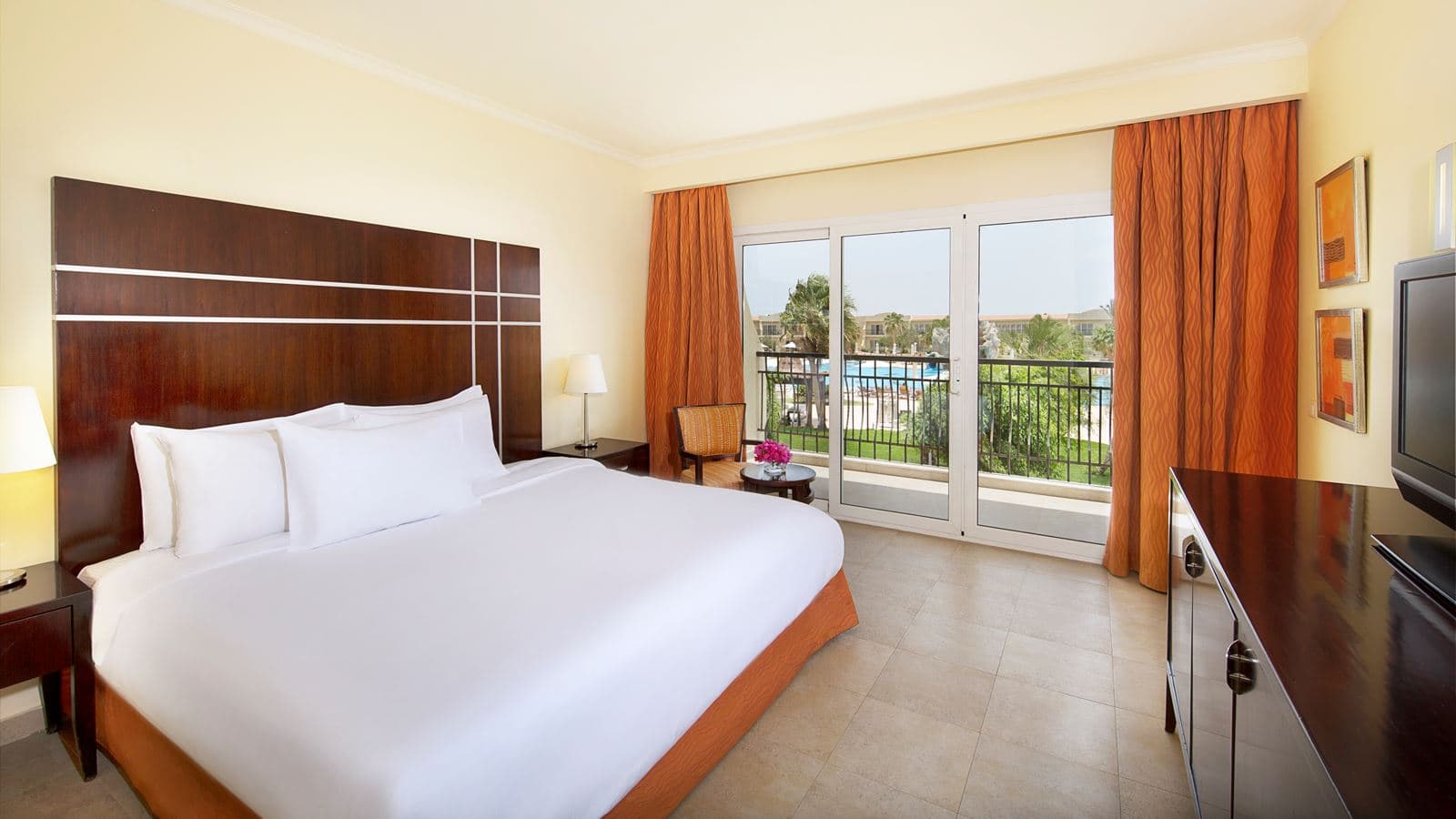 rooms-mountainside-king-deluxe-suite-pool-view