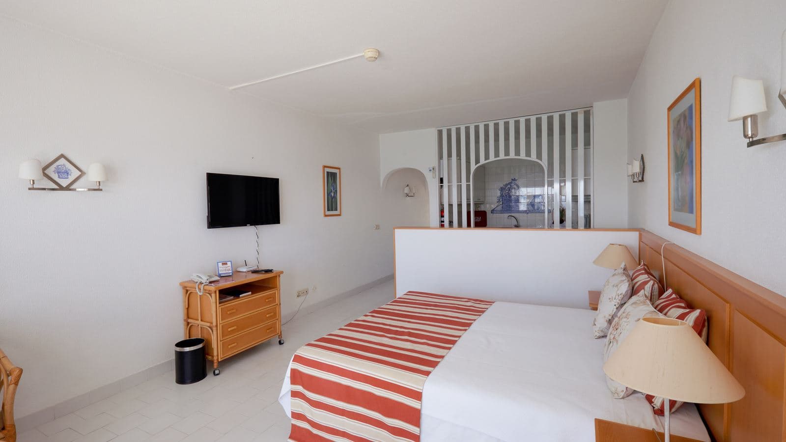 rooms-deluxe-room