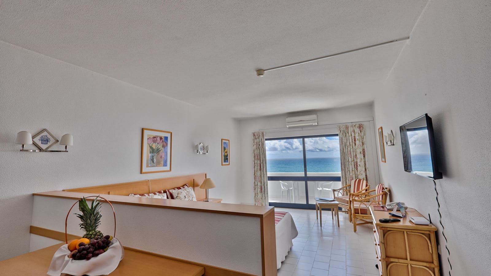 rooms-deluxe-room