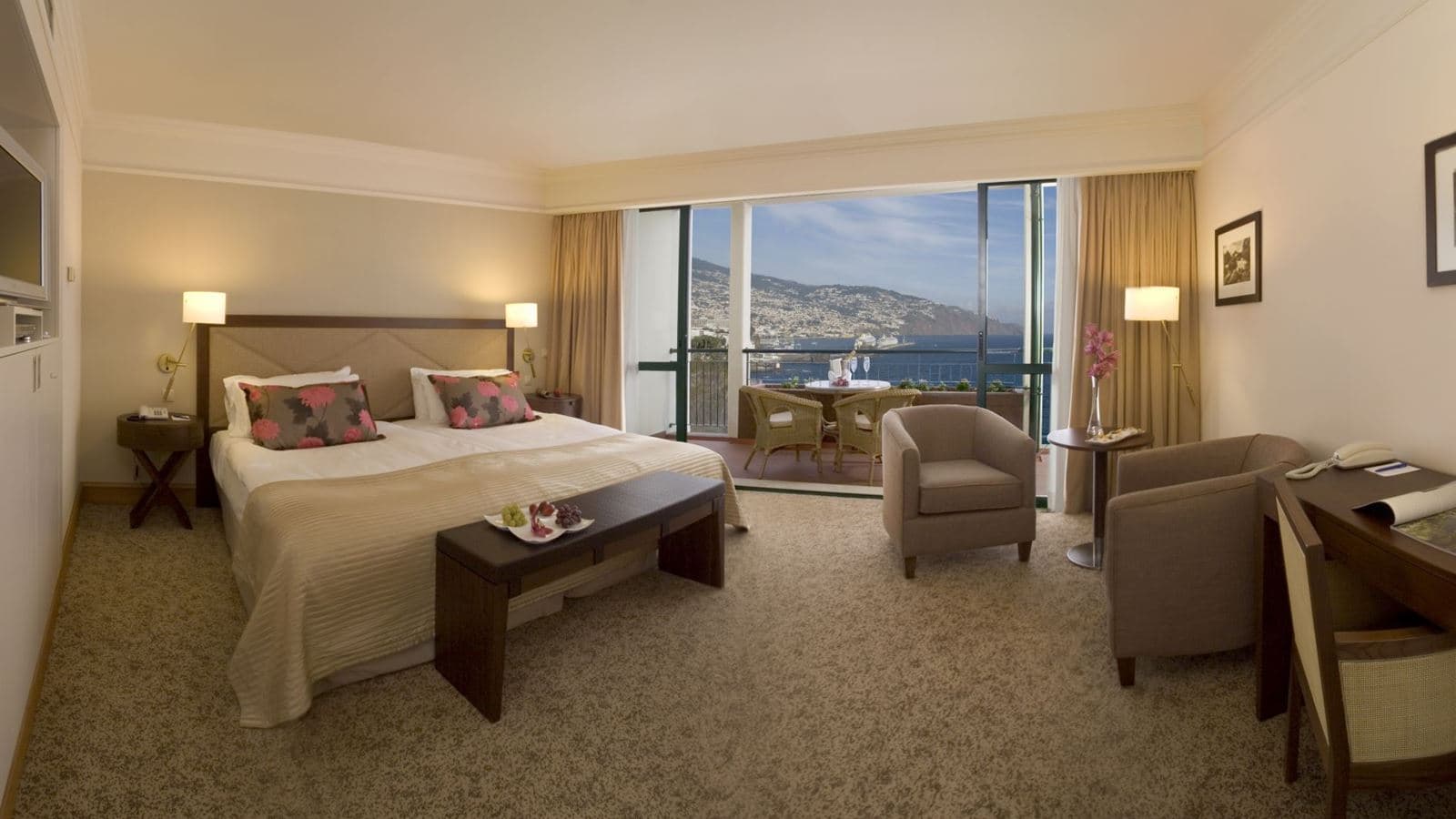 rooms-dt--superior-upper-floors--sea-view