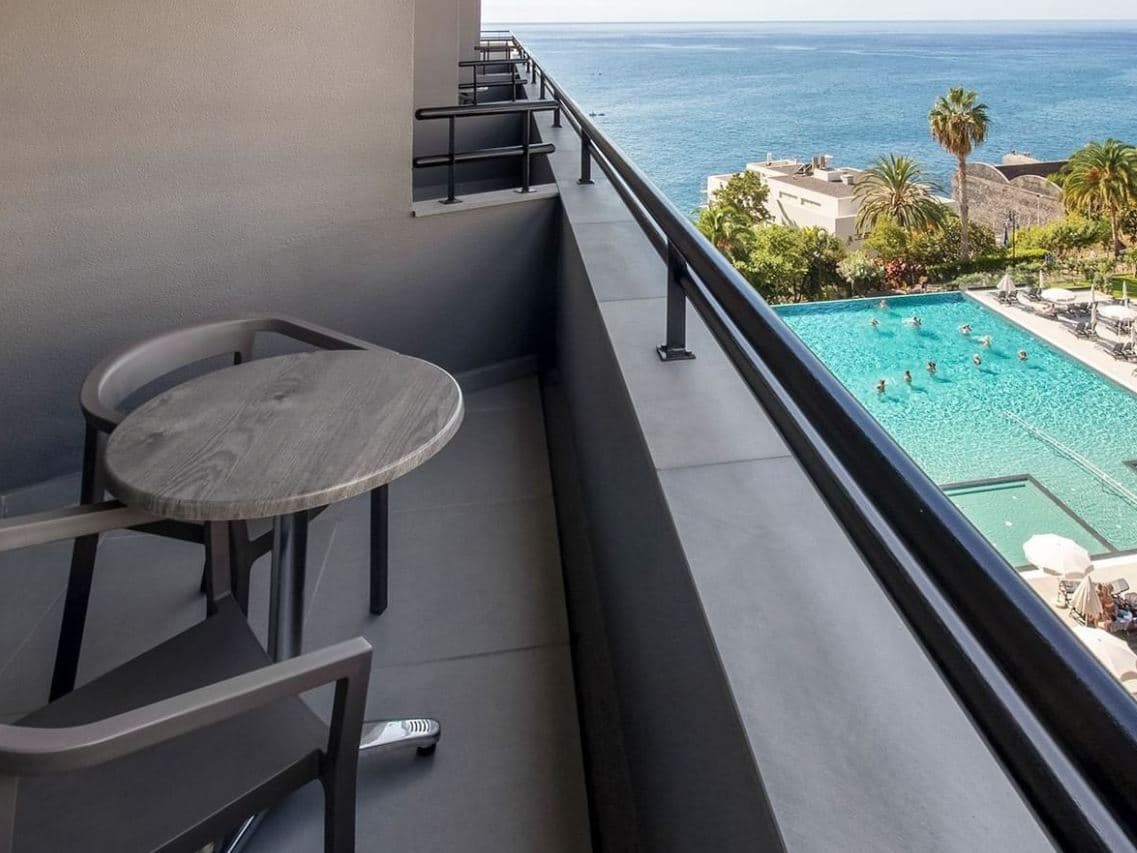 rooms-triple-room-side-sea-view