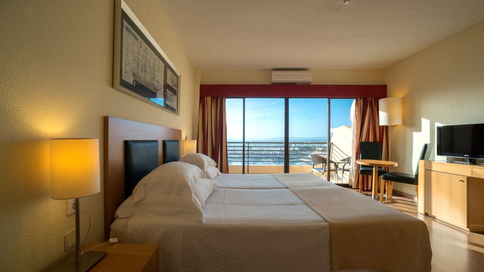 rooms-single-pool-view