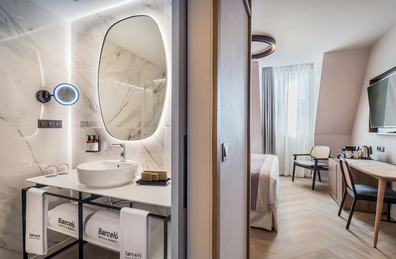 rooms-deluxe-room