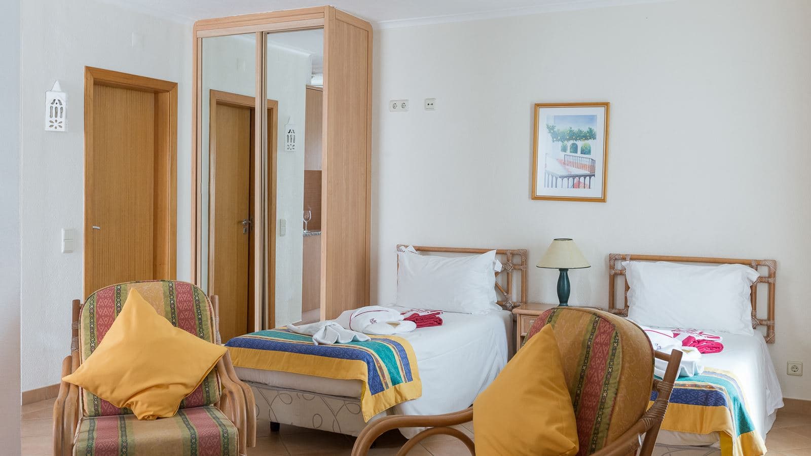 rooms-standard-room-terrace-twin-beds