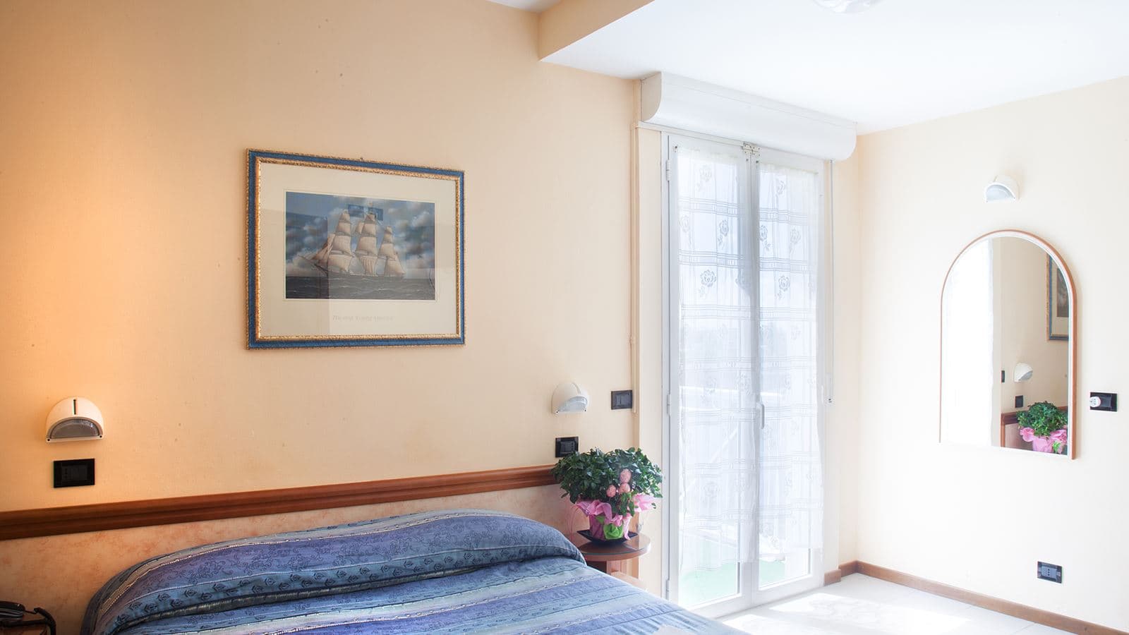 rooms-standard-room-with-balcony