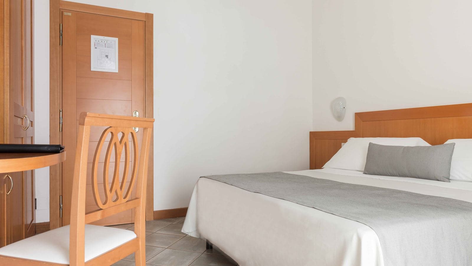 rooms-classic-room