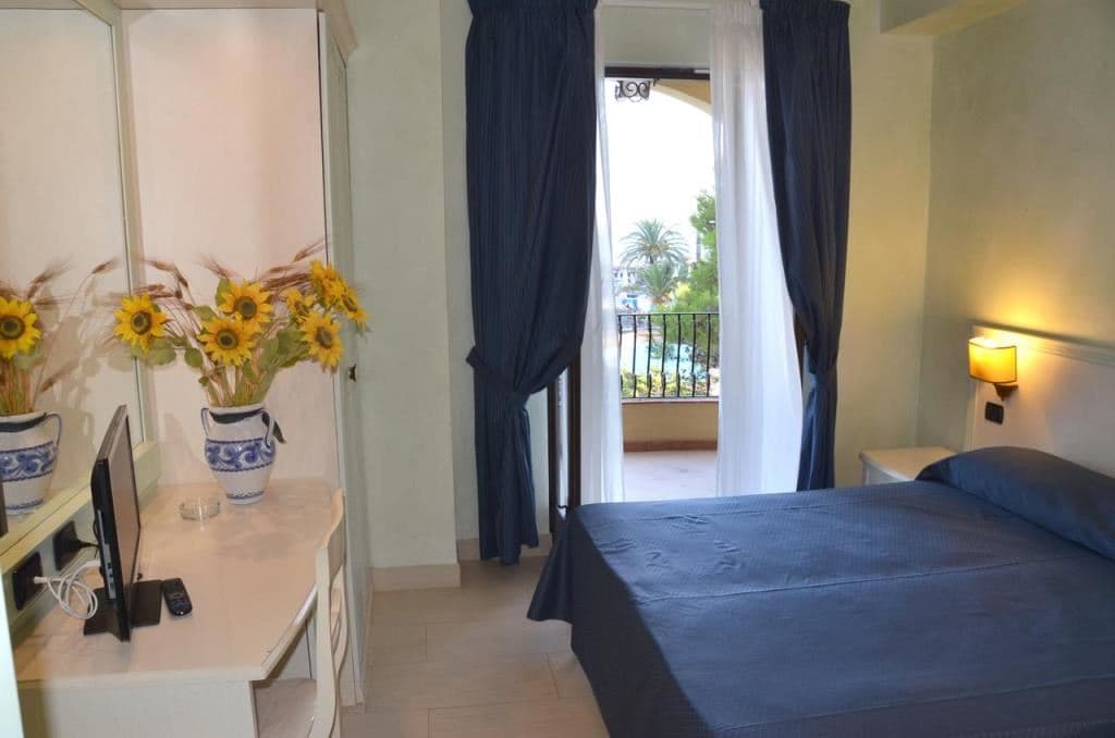 rooms-sea-view-room-with-balcony