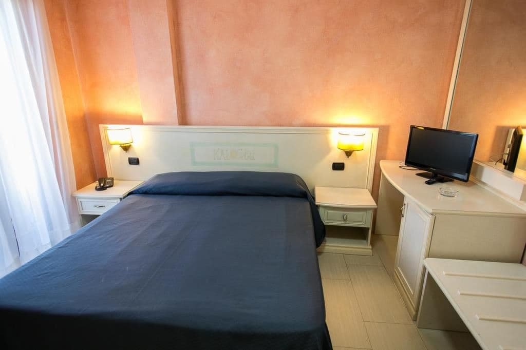 rooms-sea-view-room-with-balcony