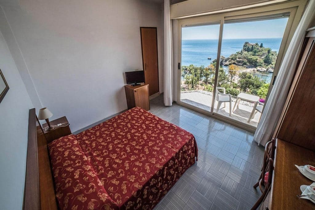 rooms-balcony-room