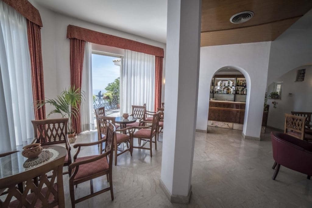 bars-beachfront-bar-lounge