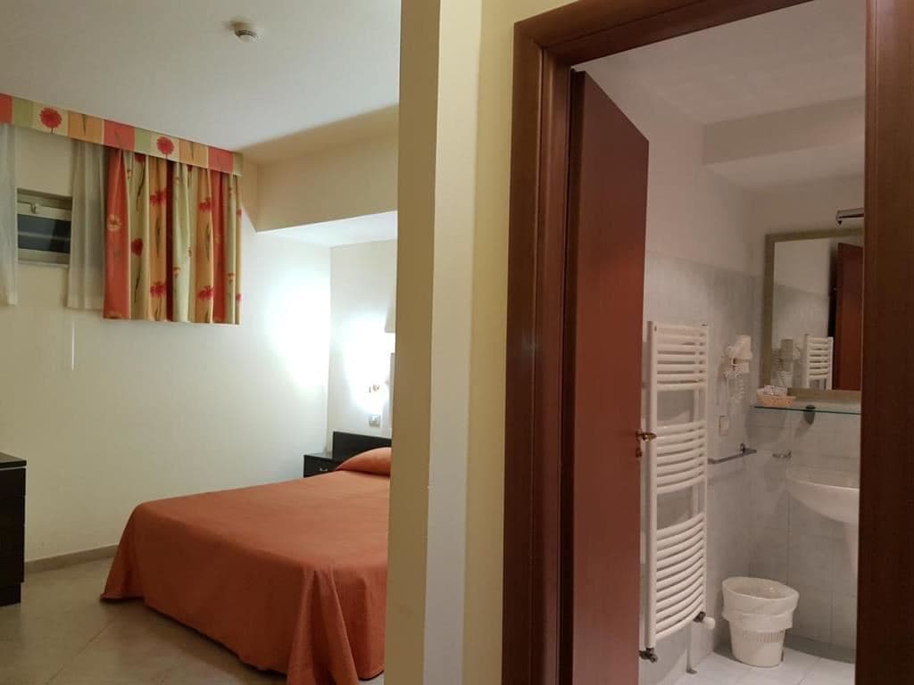 rooms-classic-room
