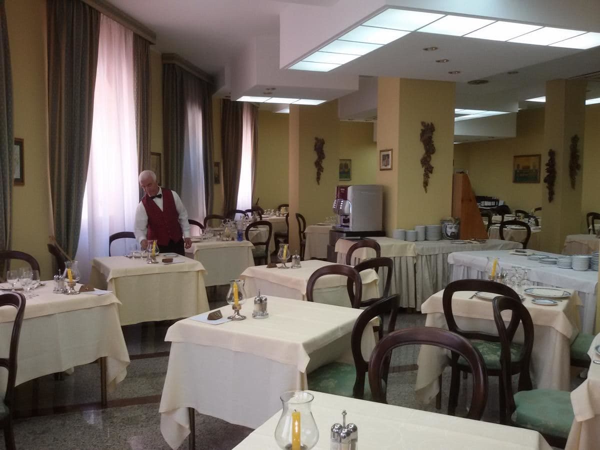 restaurants-restaurant