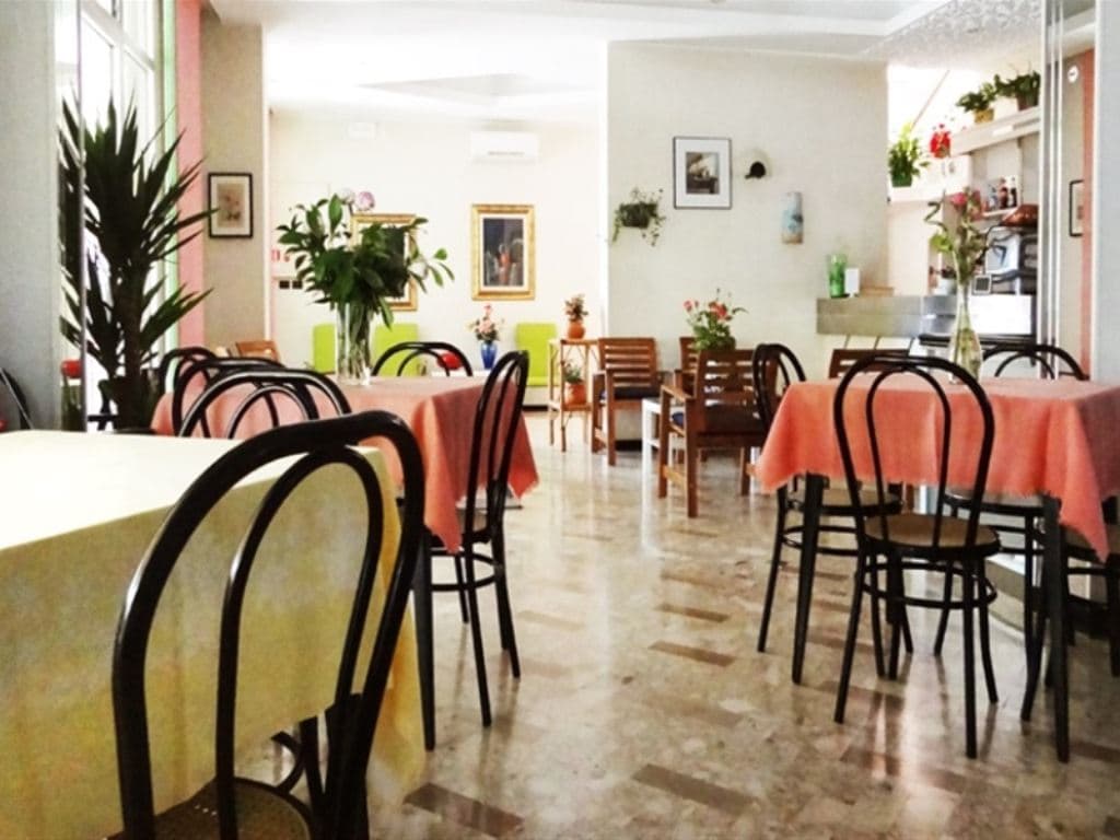 restaurants-restaurant