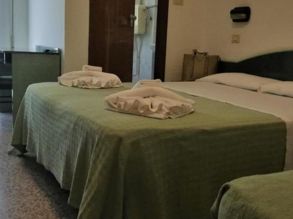 rooms-standard-room-with-balcony