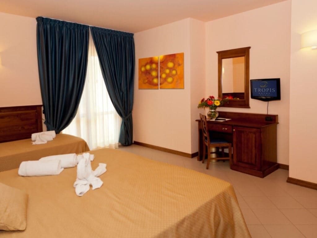 rooms-family-room