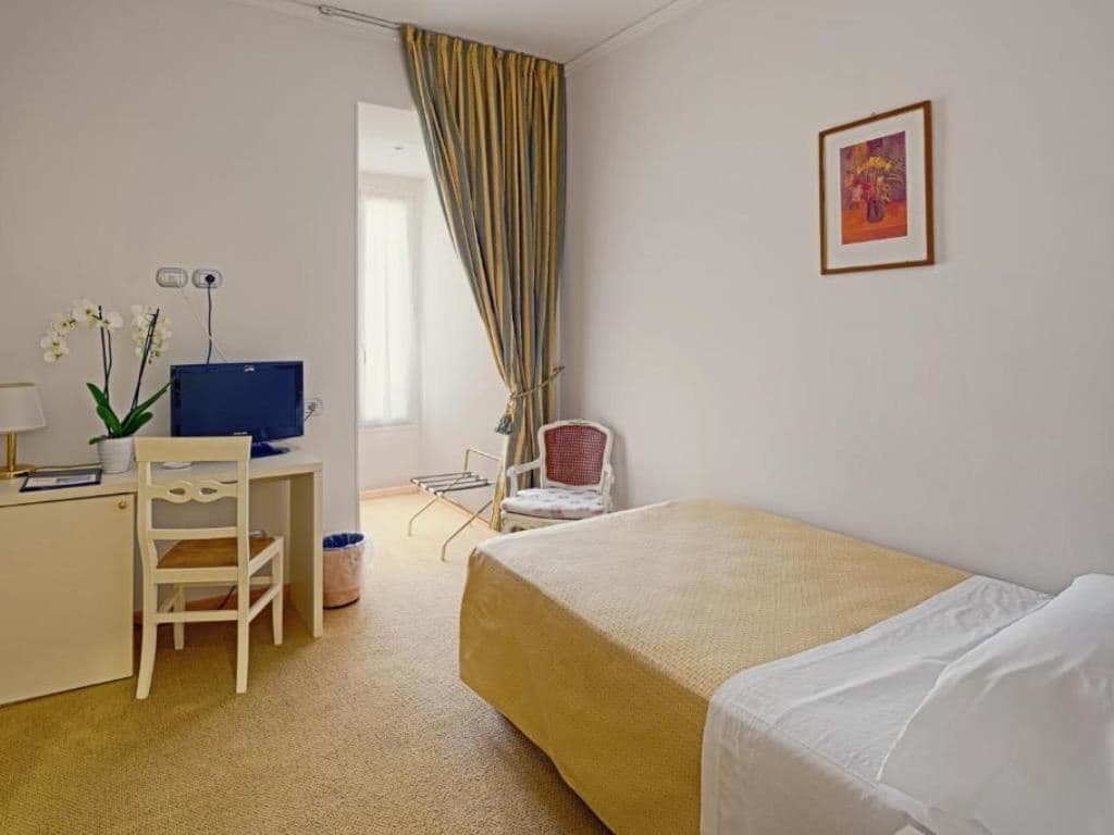 rooms-single-room