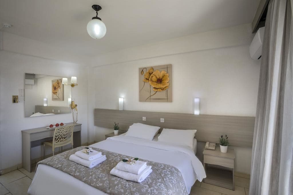 rooms-standard-room-balcony