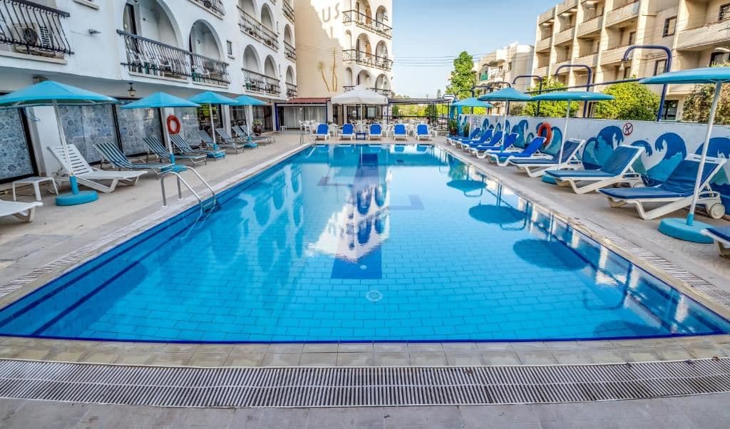 pools-outdoor-pool