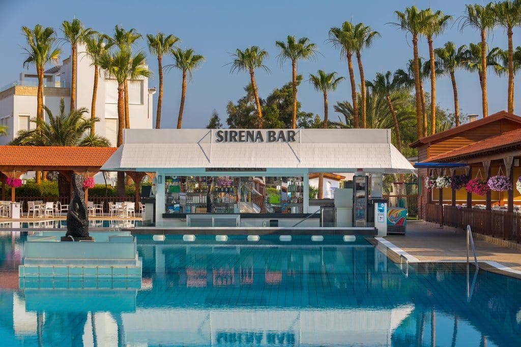 bars-sirena-pool-bar