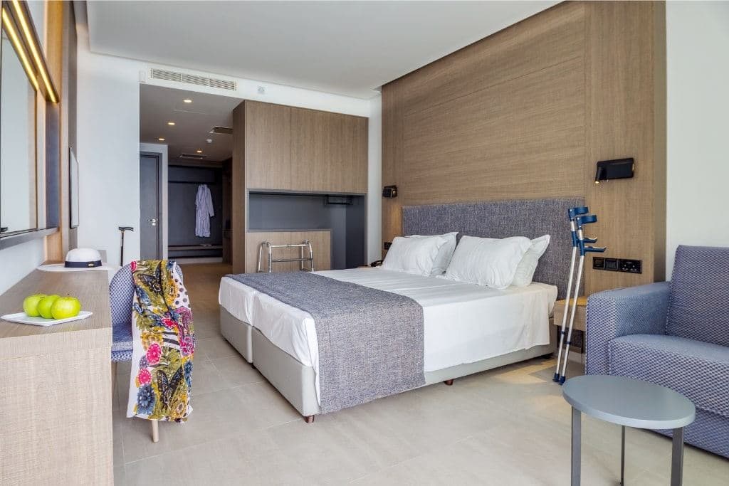 rooms-deluxe-familysuite-seaview-balcony