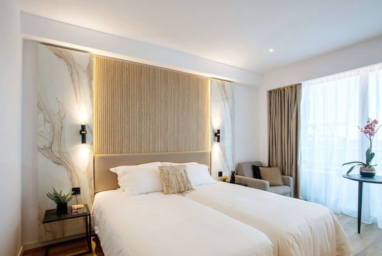 rooms-superior-room-lateralseaview-balcony