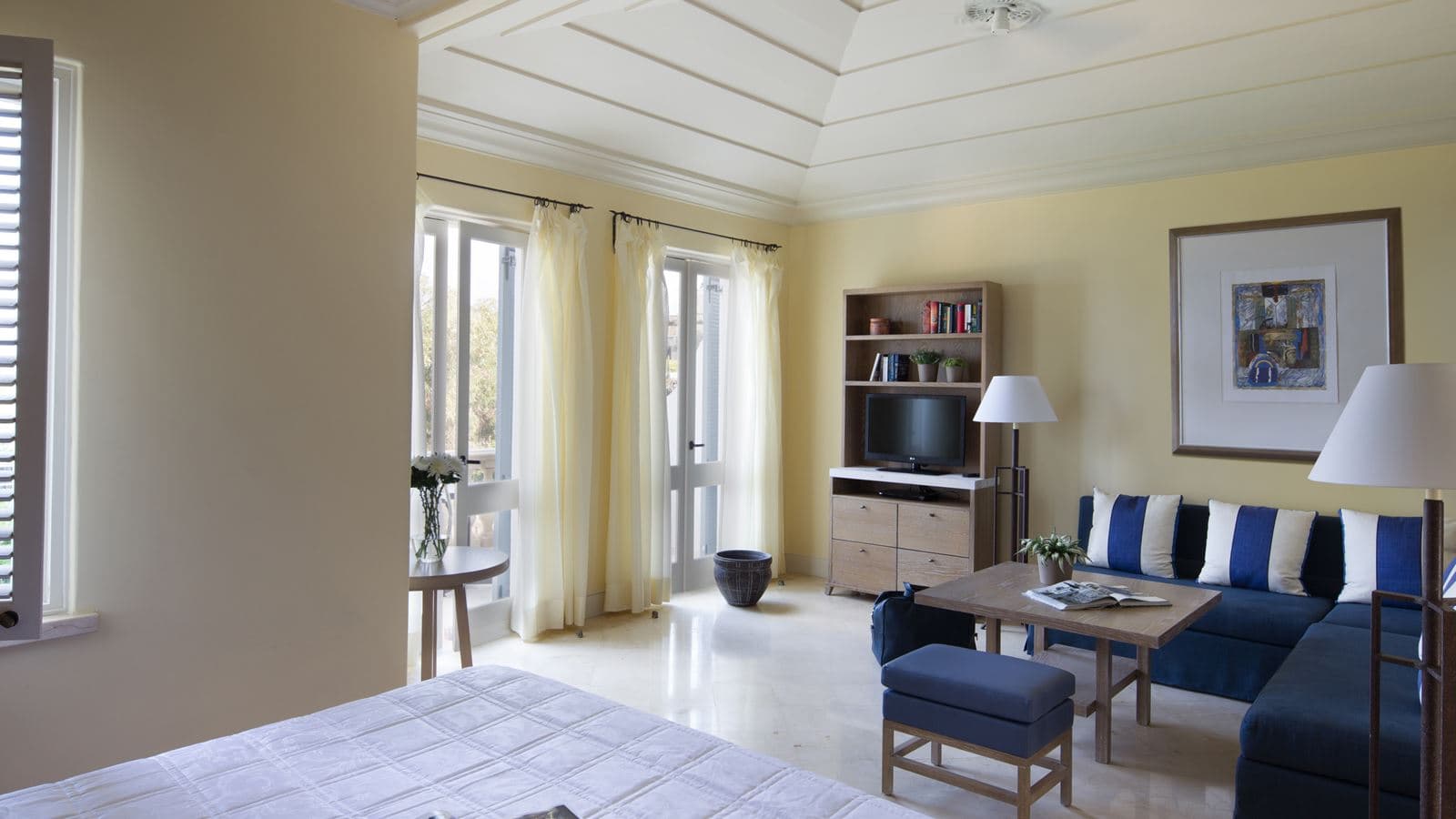 rooms-juniorsuite-seaview-balcony-or-terrace