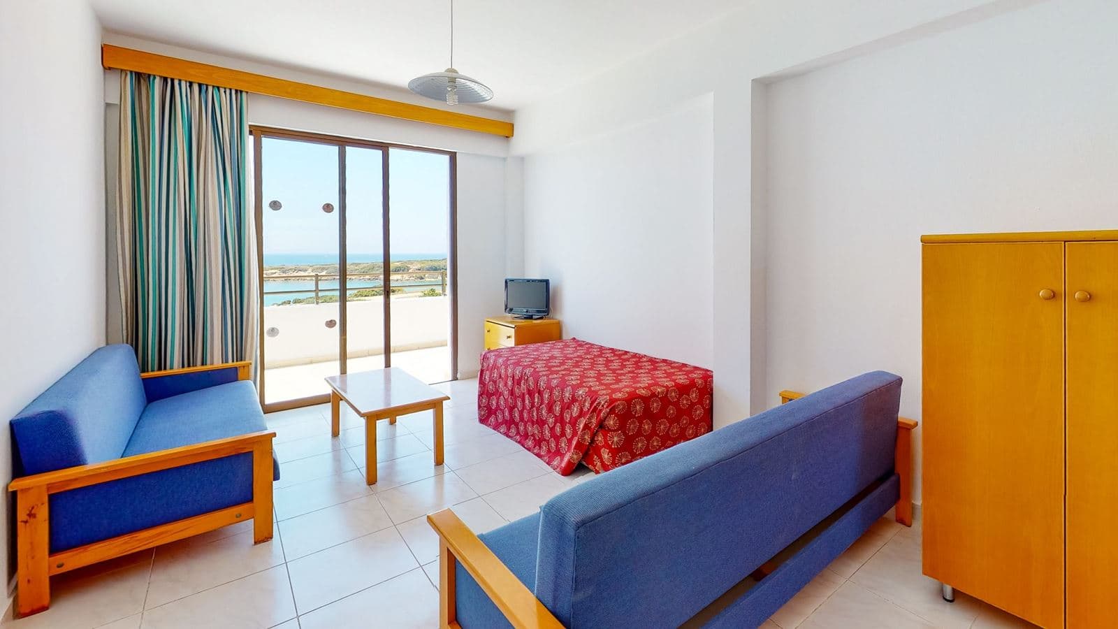 rooms-standard-apartment-lateral-sea-view-balcony-or-terrace