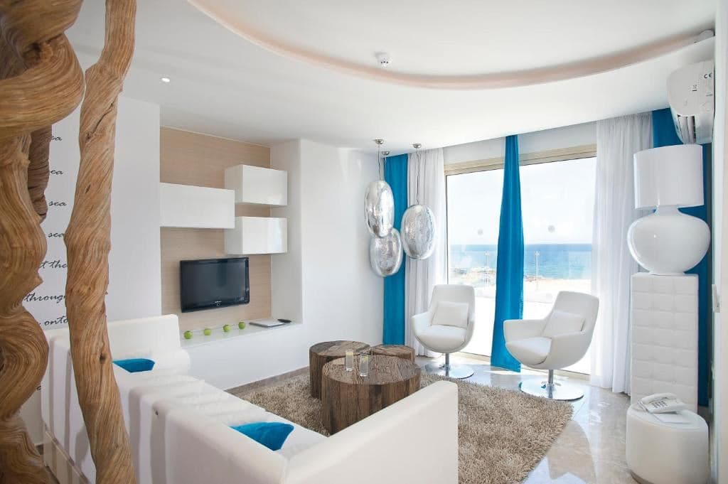 rooms-4-bedroom-standard-villa-seafront-privatepoolterrace