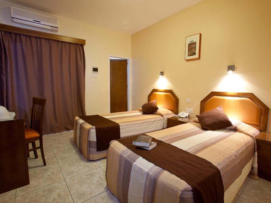 rooms-standard-room
