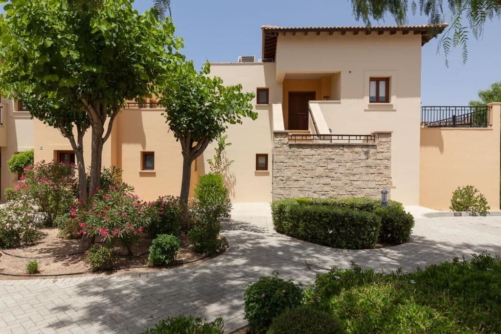 rooms-standard-apartment-sharedpoolterrace