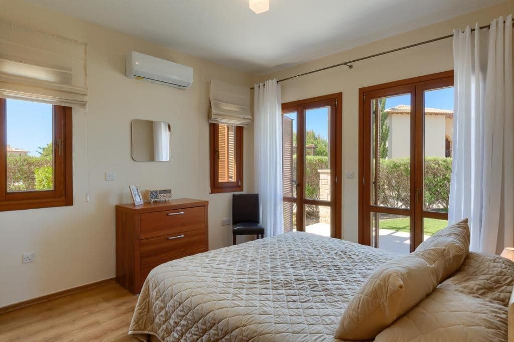 rooms-2-bedroom-standard-apartment-sharedpoolterrace
