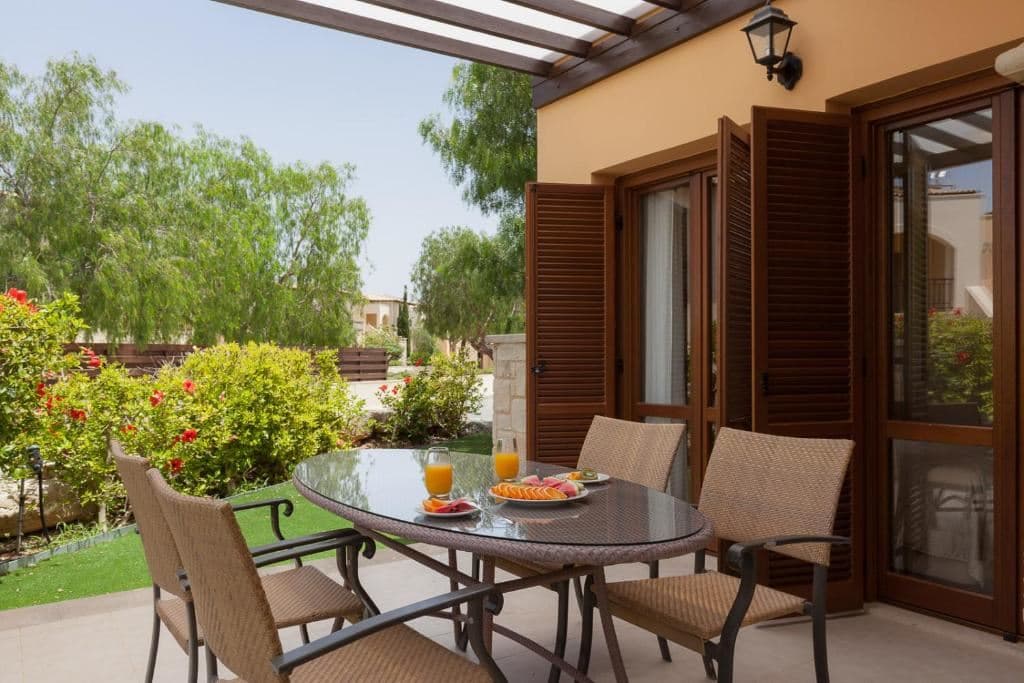 rooms-2-bedroom-standard-apartment-sharedpoolterrace