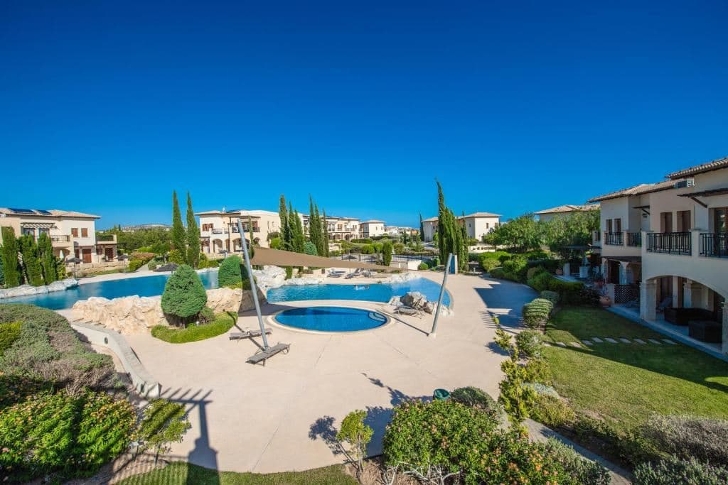 rooms-3-bedroom-standard-apartment-sharedpoolterrace