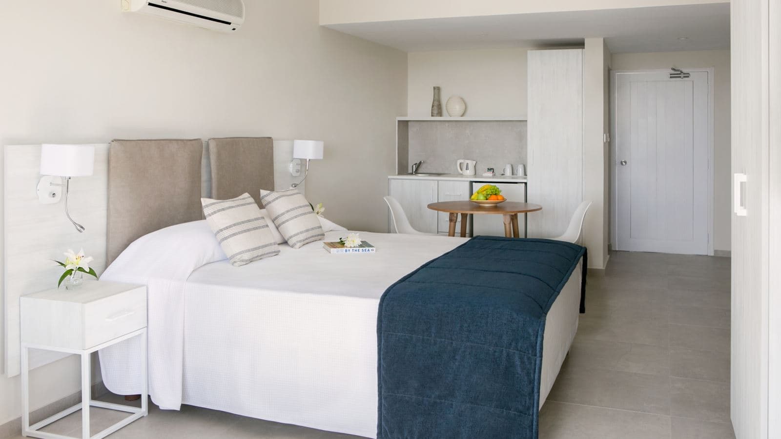 rooms-superior-studio-poolview-balcony-or-terrace