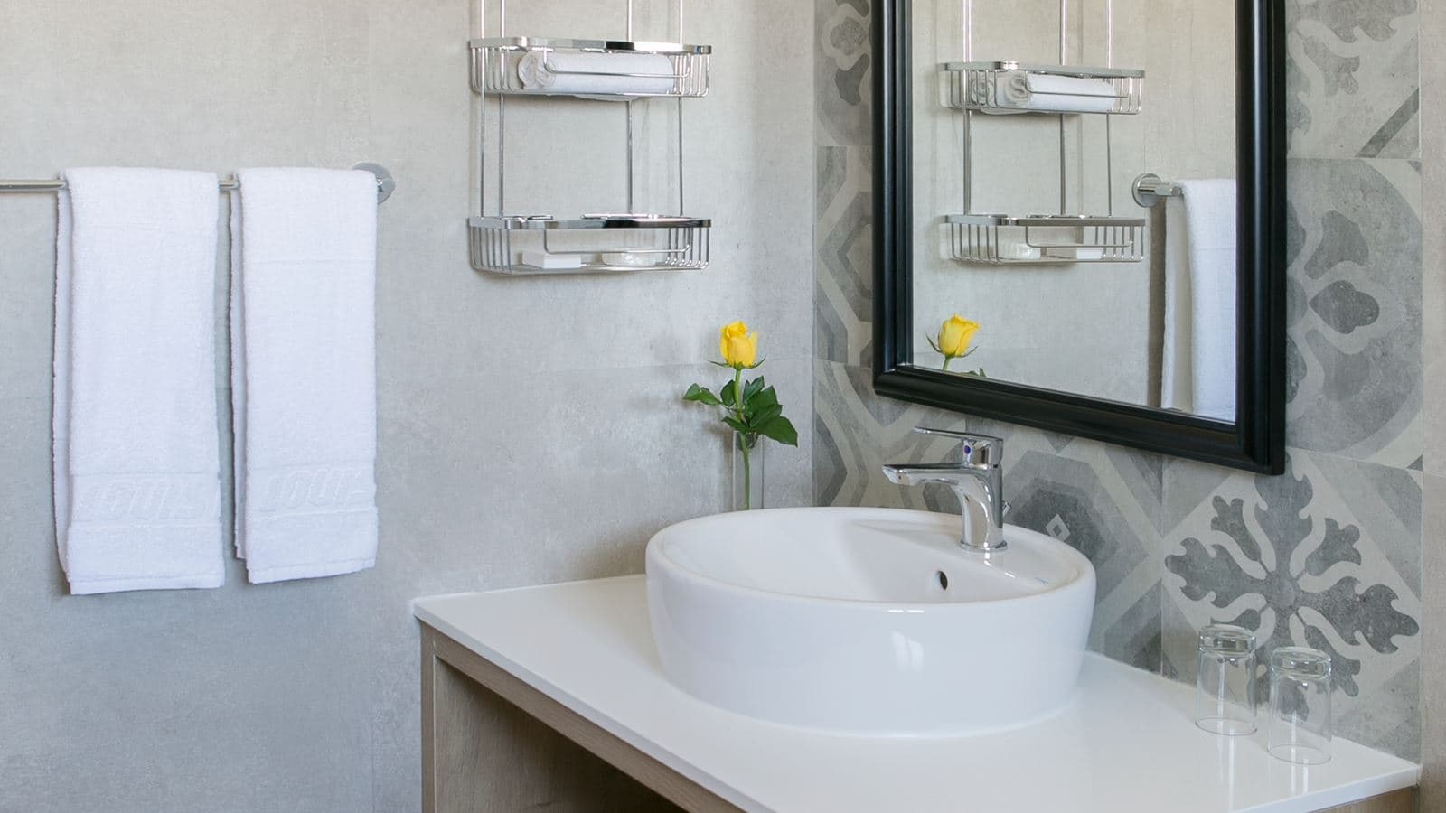 rooms-1-bedroom-suite-poolview-balcony-or-terrace