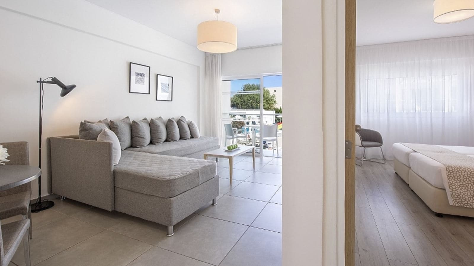 rooms-deluxe-family-room-balcony-or-terrace
