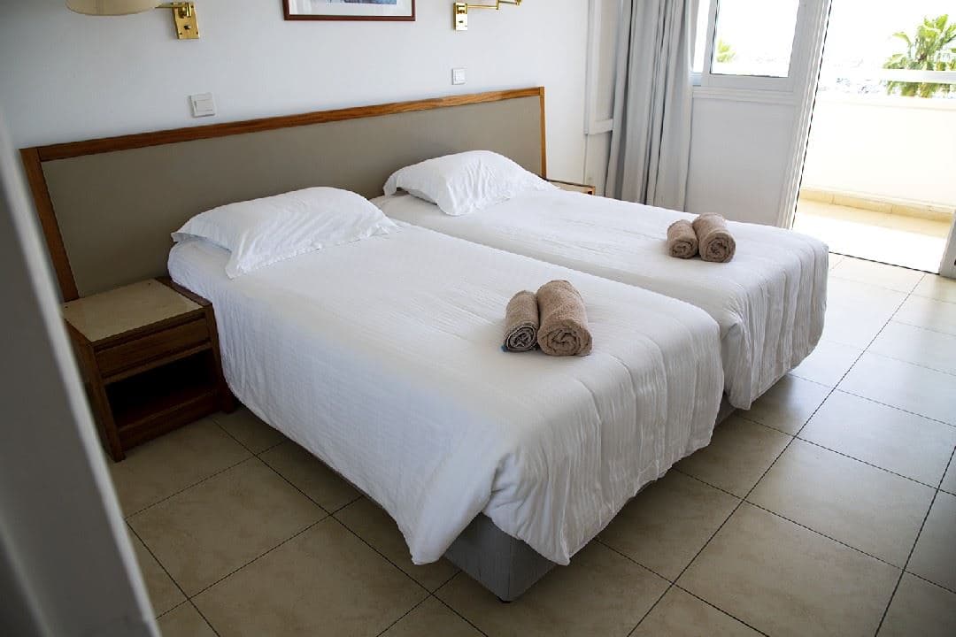 rooms-2-bedroom-apartment-seaview