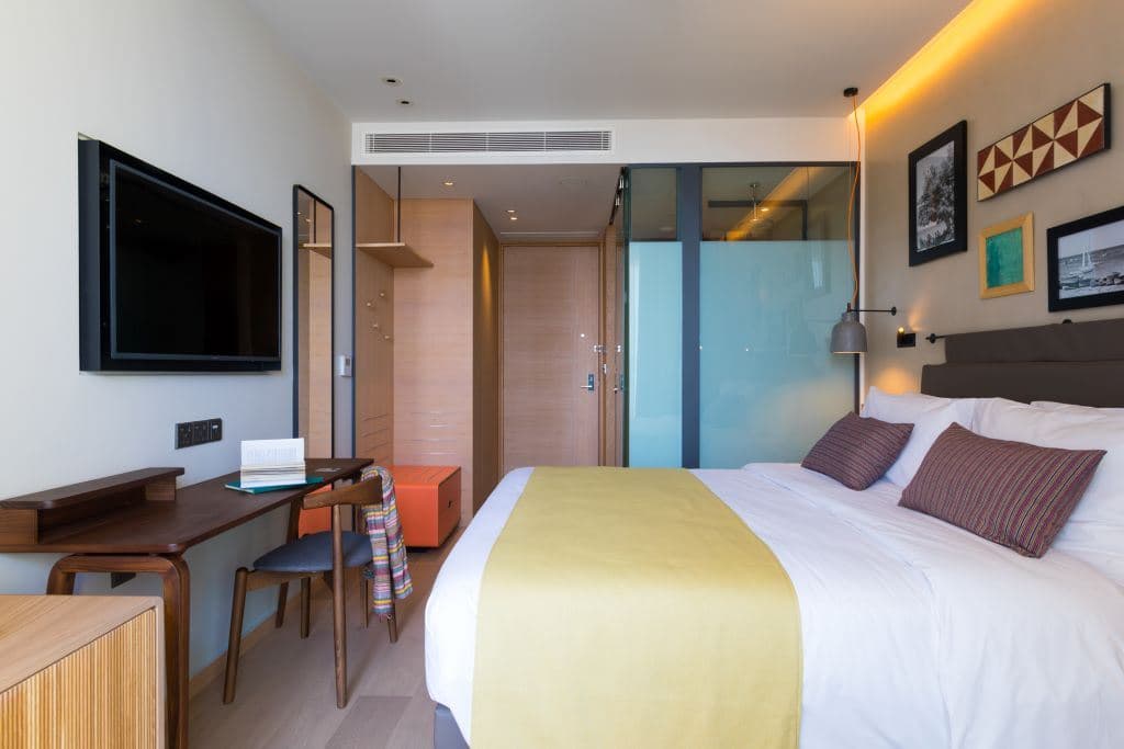 rooms-deluxe-room-cityview-balcony