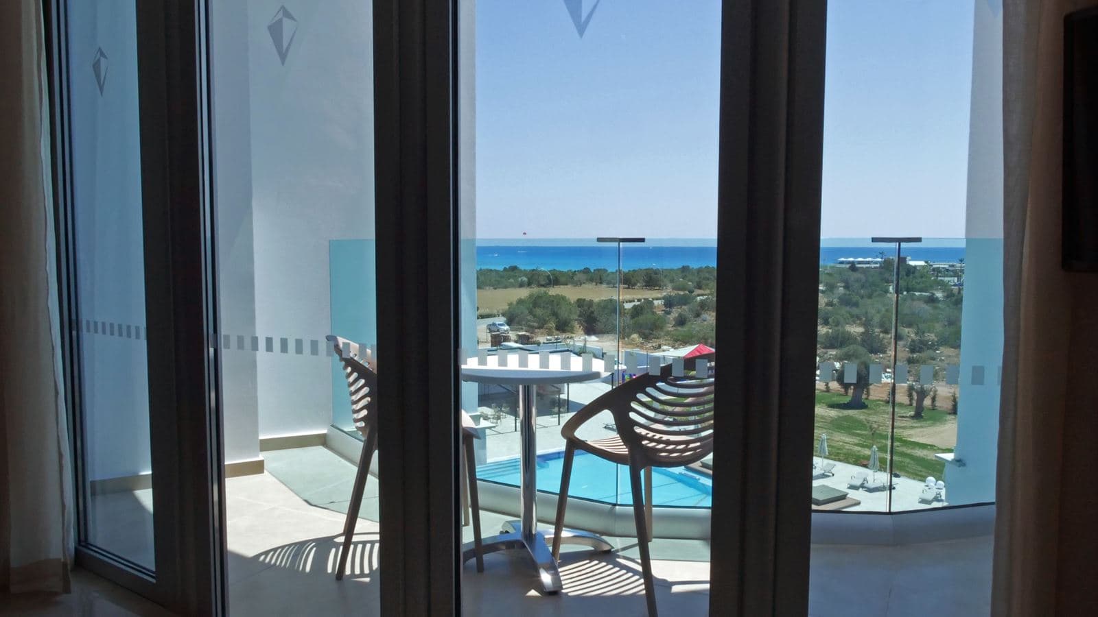 rooms-single-use-superior-room-sea-view-balcony