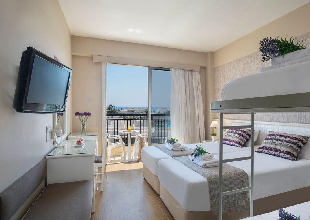 rooms-family-room-balcony