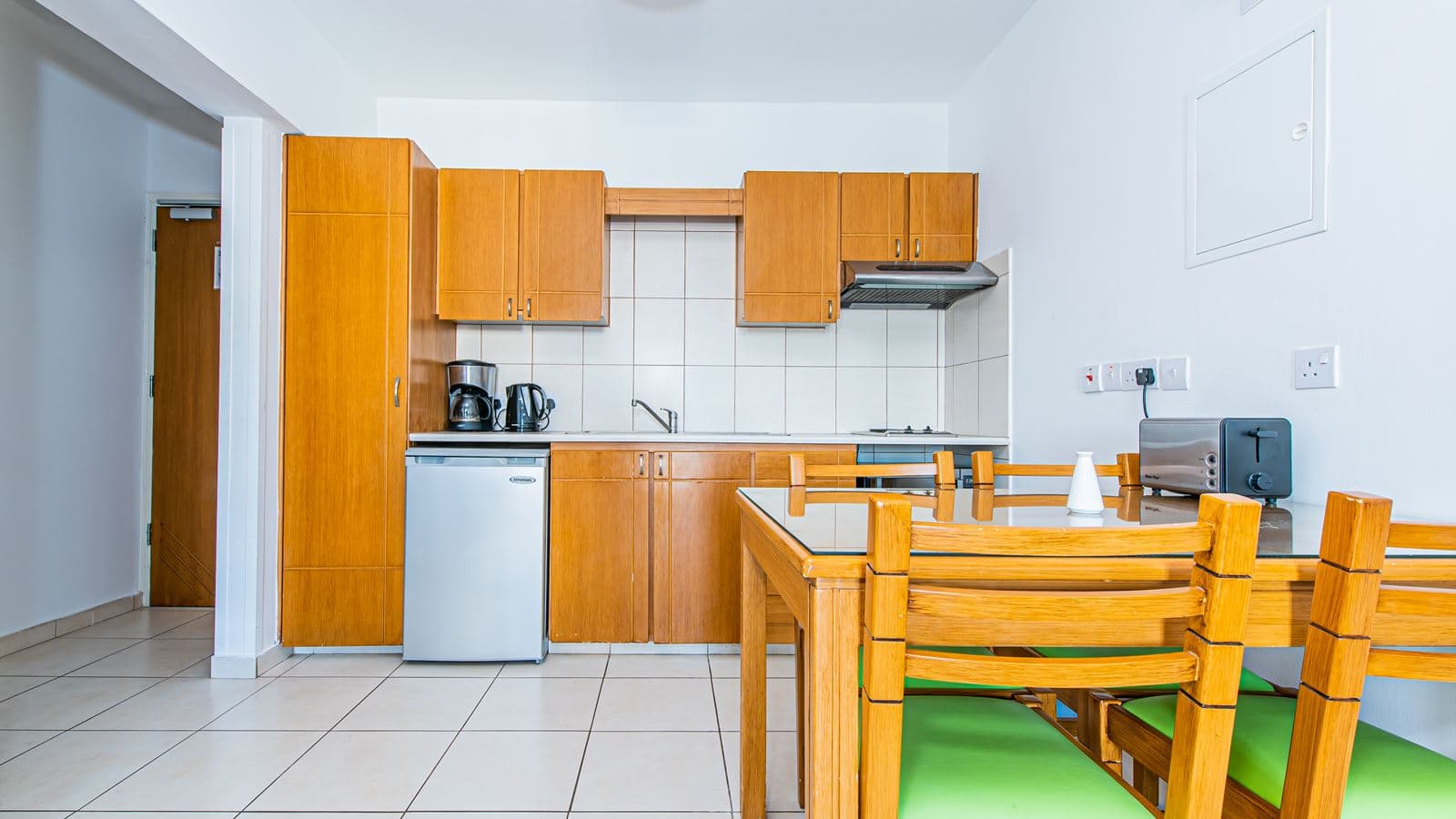 rooms-1-bedroom-standard-apartment-balcony