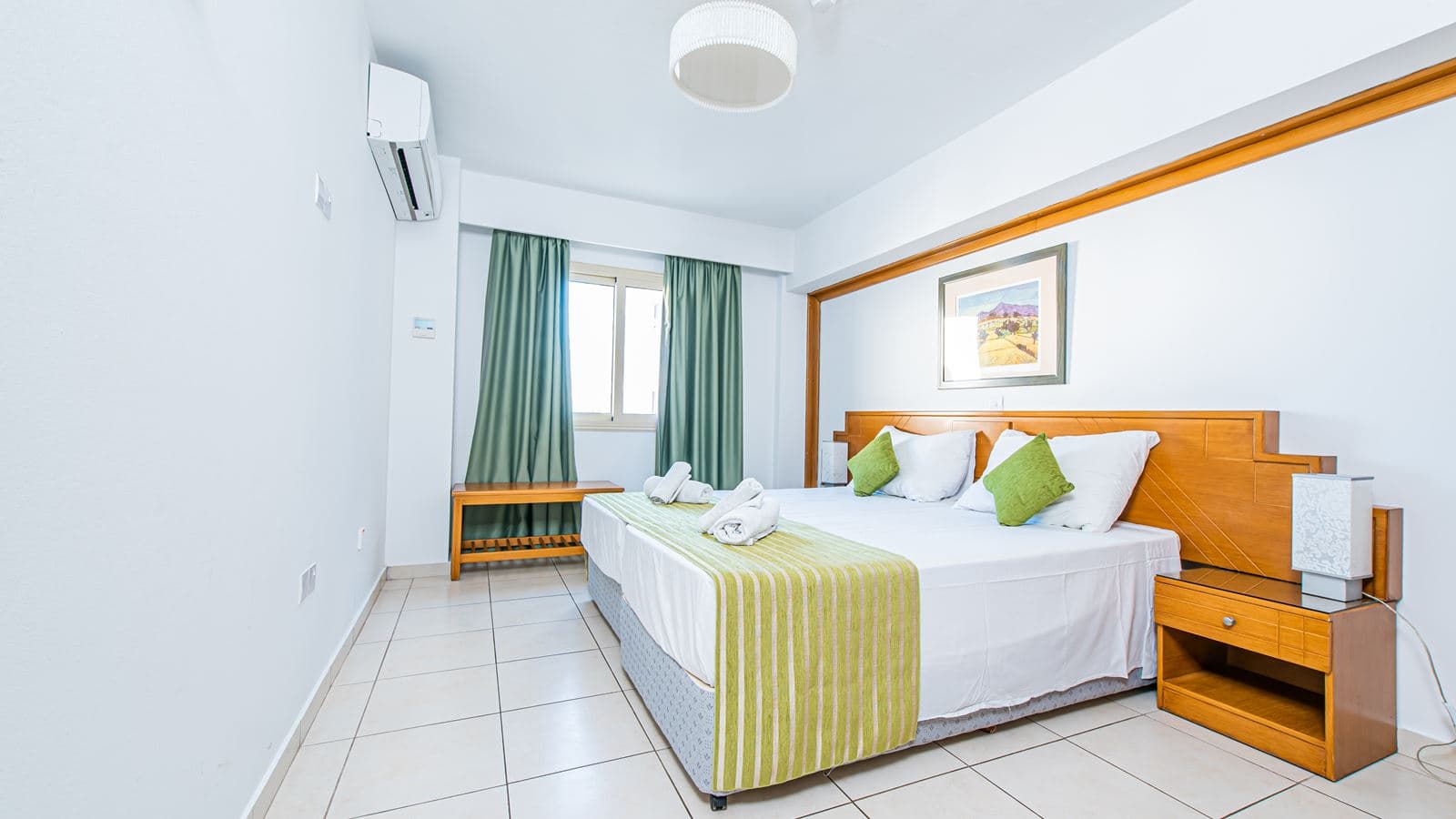 rooms-1-bedroom-standard-apartment-balcony