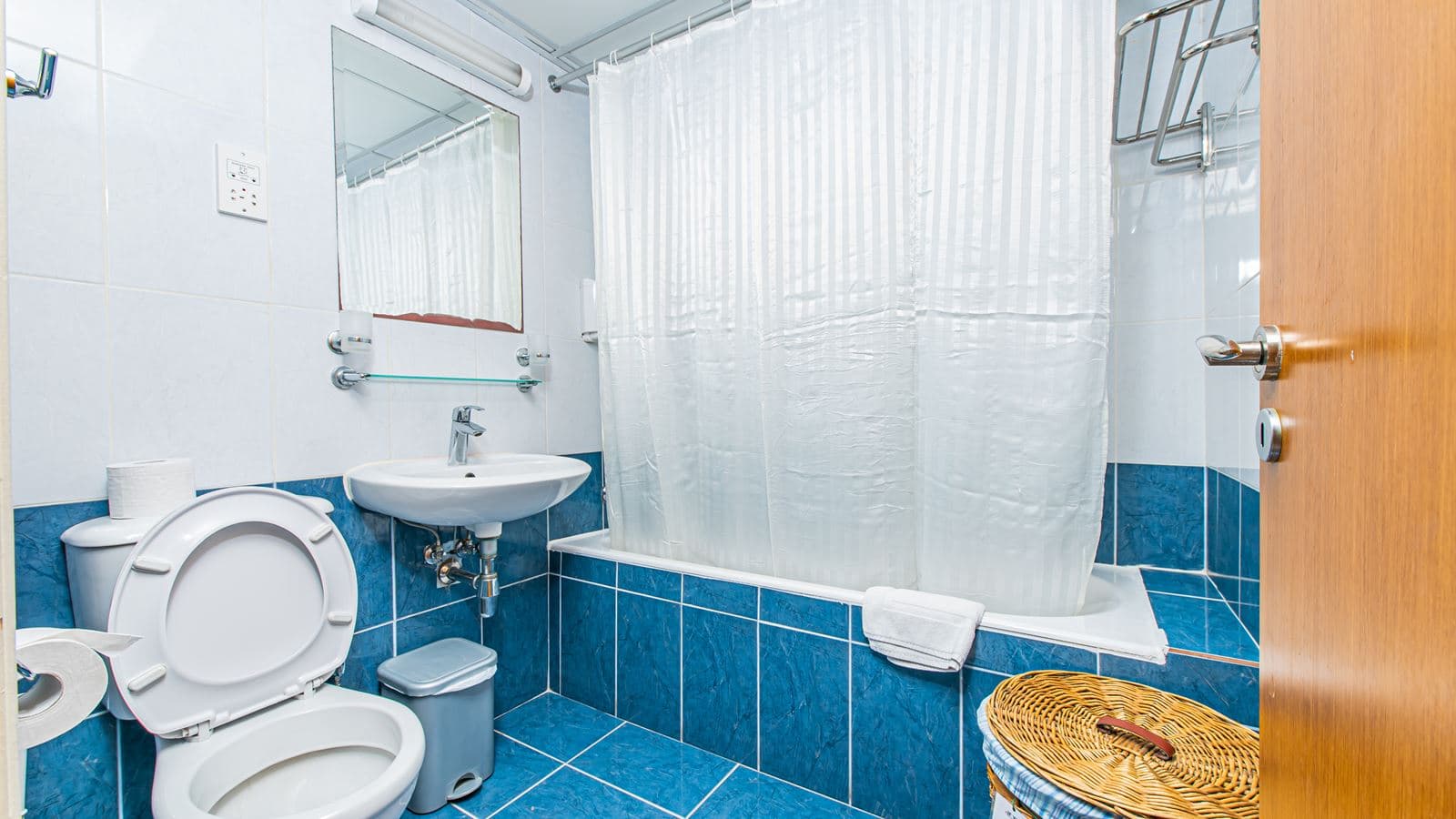 rooms-1-bedroom-standard-apartment-balcony