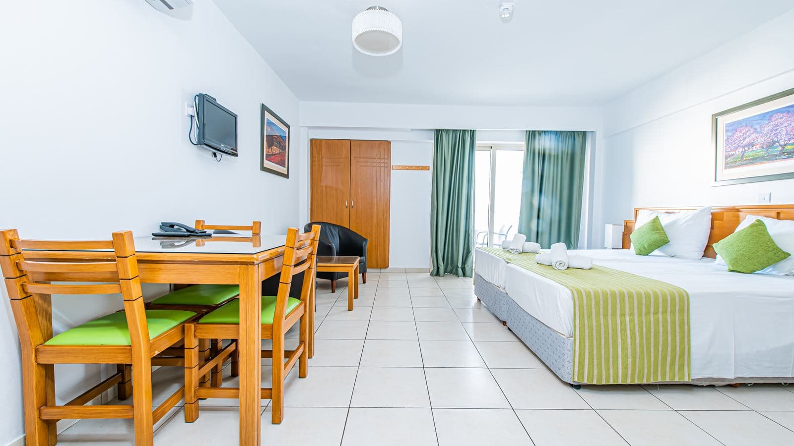 rooms-standard-studio-balcony