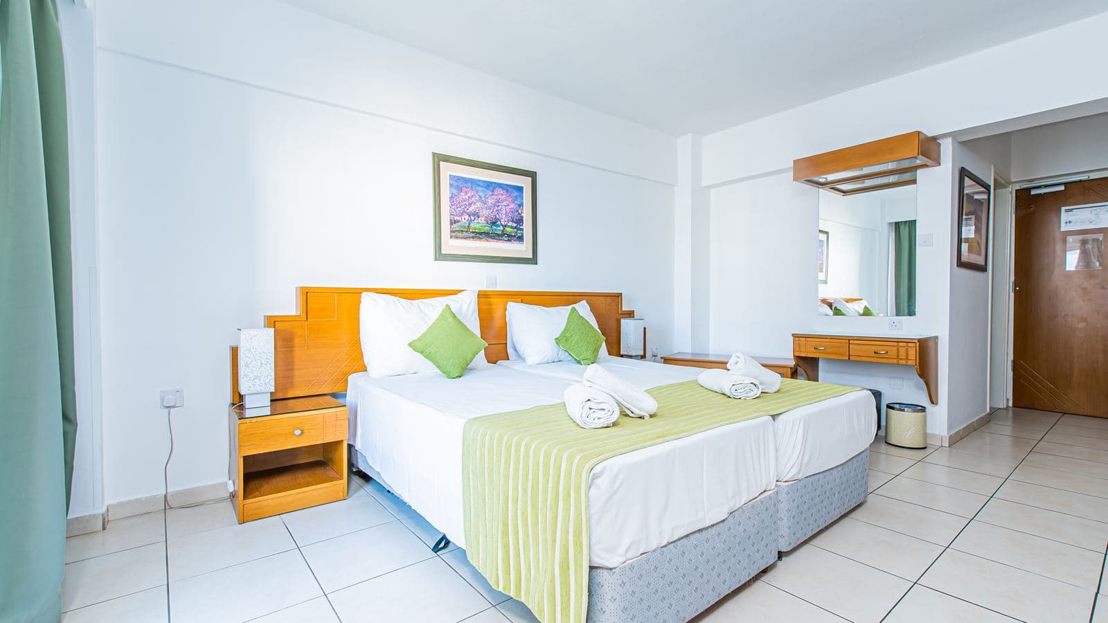 rooms-standard-studio-balcony