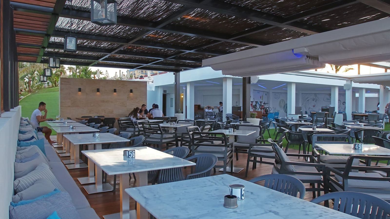 restaurants-restaurant