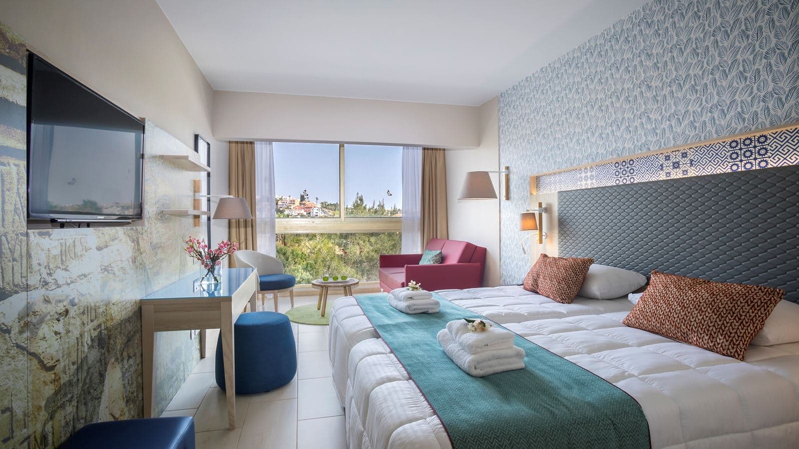 rooms-standard-familyroom-inland-view-balcony-