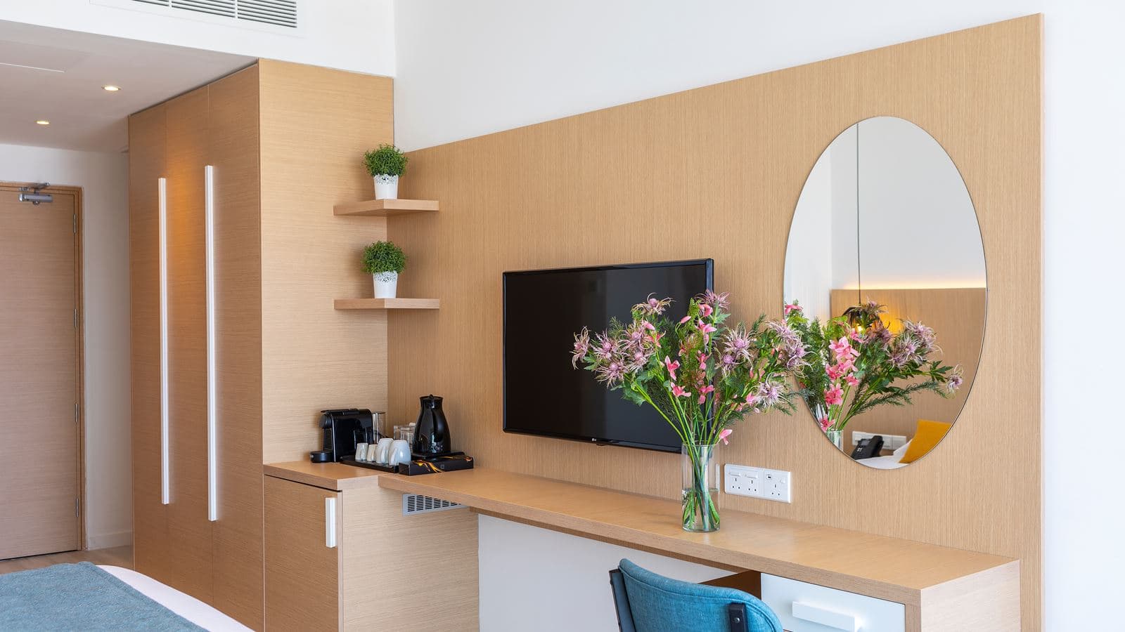 rooms-double-or-twin-superior-land-view