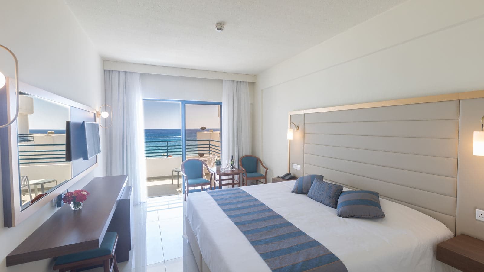 rooms-twin-standard-room--seafront--balcony-